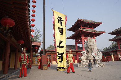 邪恶木  无翼乌邪恶师：神秘魔幻世界冒险启程：探寻《邪恶木》奇幻角色背后的正义与邪恶较量