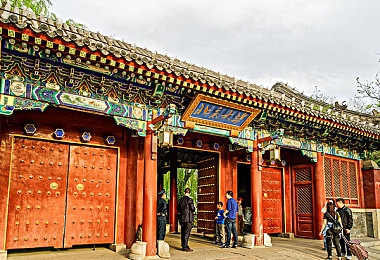 小柔爽 好多水 快 深点：夏日狂欢：小柔爽泳池派对火热来袭，健康生活理念席卷城市-3