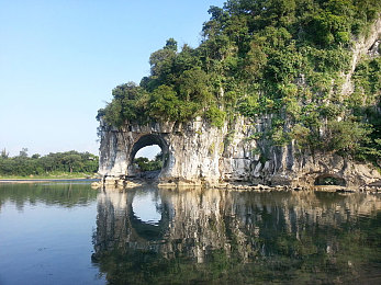 五月亭亭六月丁香：春意盎然，花海飘香：五月画卷，六月丁香盛景，共绘旅游文化盛宴-2