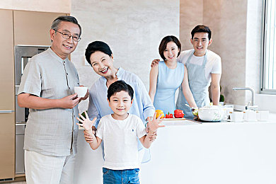 艳星juliaann熟妇厨房：艳星加盟！烹饪游戏《温馨厨房生活》解锁真实烹饪乐趣，全家老少皆宜-1