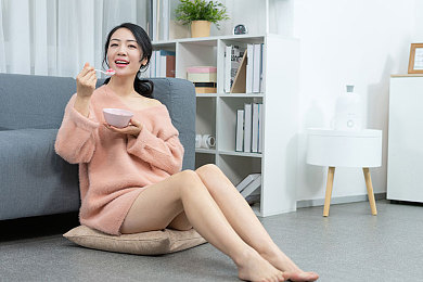 阿娇跪着吃J8陈冠希：阿娇跪地致敬陈冠希：揭秘娱乐圈“跪吃J8”事件背后的真相与价值-2