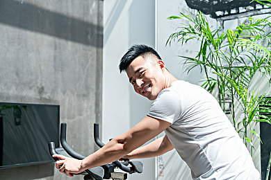 黄色软件园在线下载安装免费：免费陷阱下的版权困境：揭秘网络软件下载的安全与权益危机