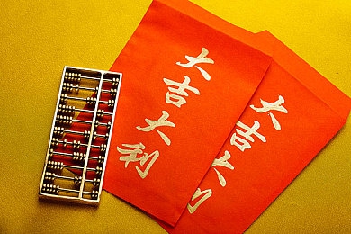 一个好妈妈8个字光头：母爱如光，坚韧无畏，李梅八字诠释伟大力量