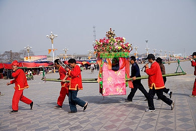 阿娇张开双腿实干13分钟：阿娇实干精神，演绎演艺界敬业传奇-2