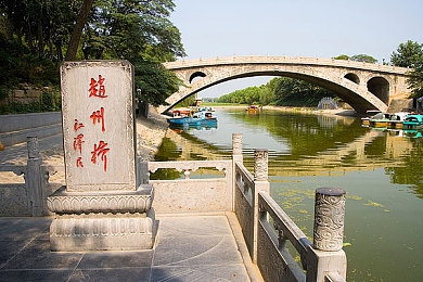 雷电将军狂飙网站：速度盛宴，激情社区，游戏新潮流引领者