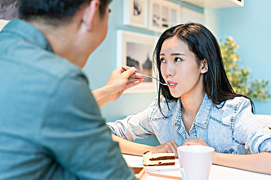 不知火舞与三个小孩丛林公园：丛林奇遇：舞动青春，探险乐园-1
