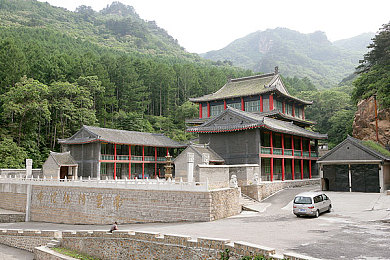 dd4破解版无限金币：破解热潮引发争议：dd4游戏破解版无限金币冲击产业生态，开发者应对策略引关注-3