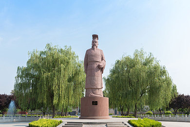 天堂8a 中文在线：天堂8a：沉浸式奇幻冒险，打造独特战斗风格