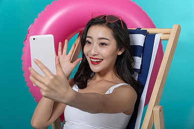 亚洲女人毛浓浓牝户：毛浓风采：女性自我觉醒，自由绽放之旅