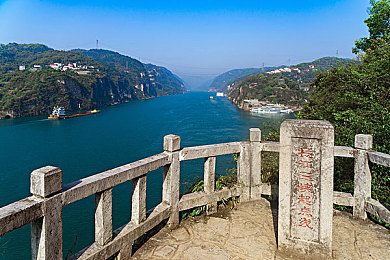 双手攀上两团少女峰的启示和意义：攀登巅峰，心灵洗礼，团队力量铸就辉煌之路-2