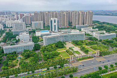 阿娇与冠希最猛的一次：“阿娇私密照风波揭秘：娱乐圈猛料背后的人生转折”-1