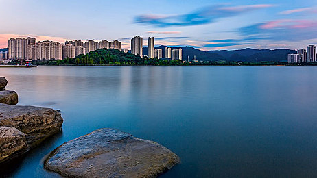做爱动态图：《浪漫情缘》游戏热辣来袭：趣味互动解锁甜蜜爱情之旅