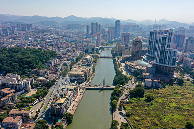打扑克牌视频又疼又叫软件：创新游戏《欢乐扑克》短视频功能引爆潮流，体验打牌乐趣新境界-3