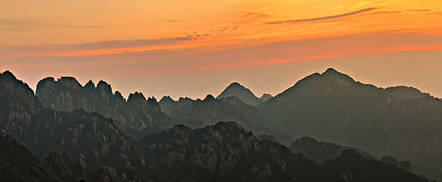 一亲二摸三叉：探索神秘宝藏，智解谜题挑战自我：一亲二摸三叉冒险之旅