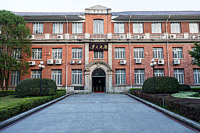 男人与雌性宠物交：“宠物之痛：伦理边界何在，社会共筑和谐家园”-1