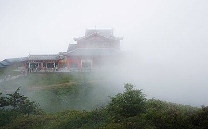 caopeng超碰：探秘新游戏魅力：“超碰”玩法独特，画面精美，社交互动精彩纷呈-2