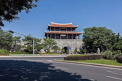 综合婷婷：新时代女性风采录：职场精英、家庭支柱、公益使者