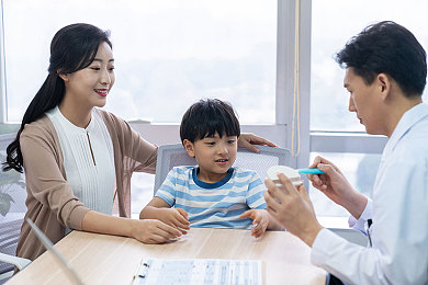 两人摇床打扑克网站：奇趣互动新体验：“摇床扑克”游戏走红网络，创新玩法引发热议-4