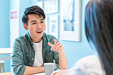 脚踩白色粘液：广场惊现神秘白粘液：追踪污染源头，唤起环保警钟长鸣-4