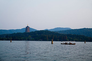 十年沉淀只做经典：十年磨一剑，经典制造：十年沉淀铸就行业领军者-2
