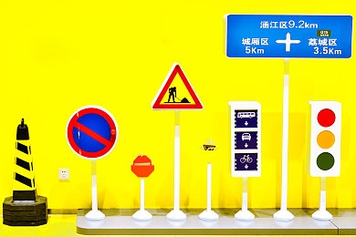 美女18禁止应用：幻域探险：悬疑奇幻世界，解锁神秘角色之旅-4