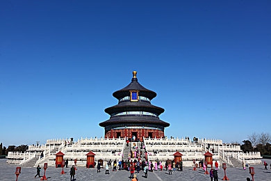 打扑克牌又疼又叫视频软件下载：“痛感扑克挑战极限，游戏创新引发社会热议-2