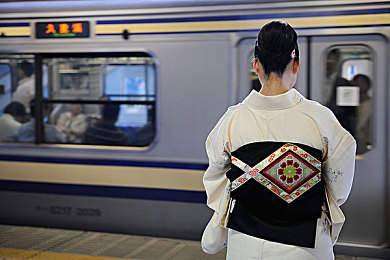 7月电子厂全景沟厕的图片：电子厂卫生状况引关注：7月曝光厕所图片曝光，劳动环境亟待改善-1